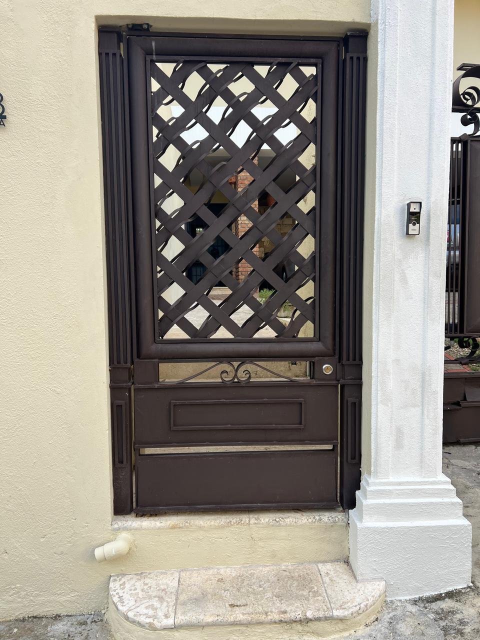 Puerta de hierro